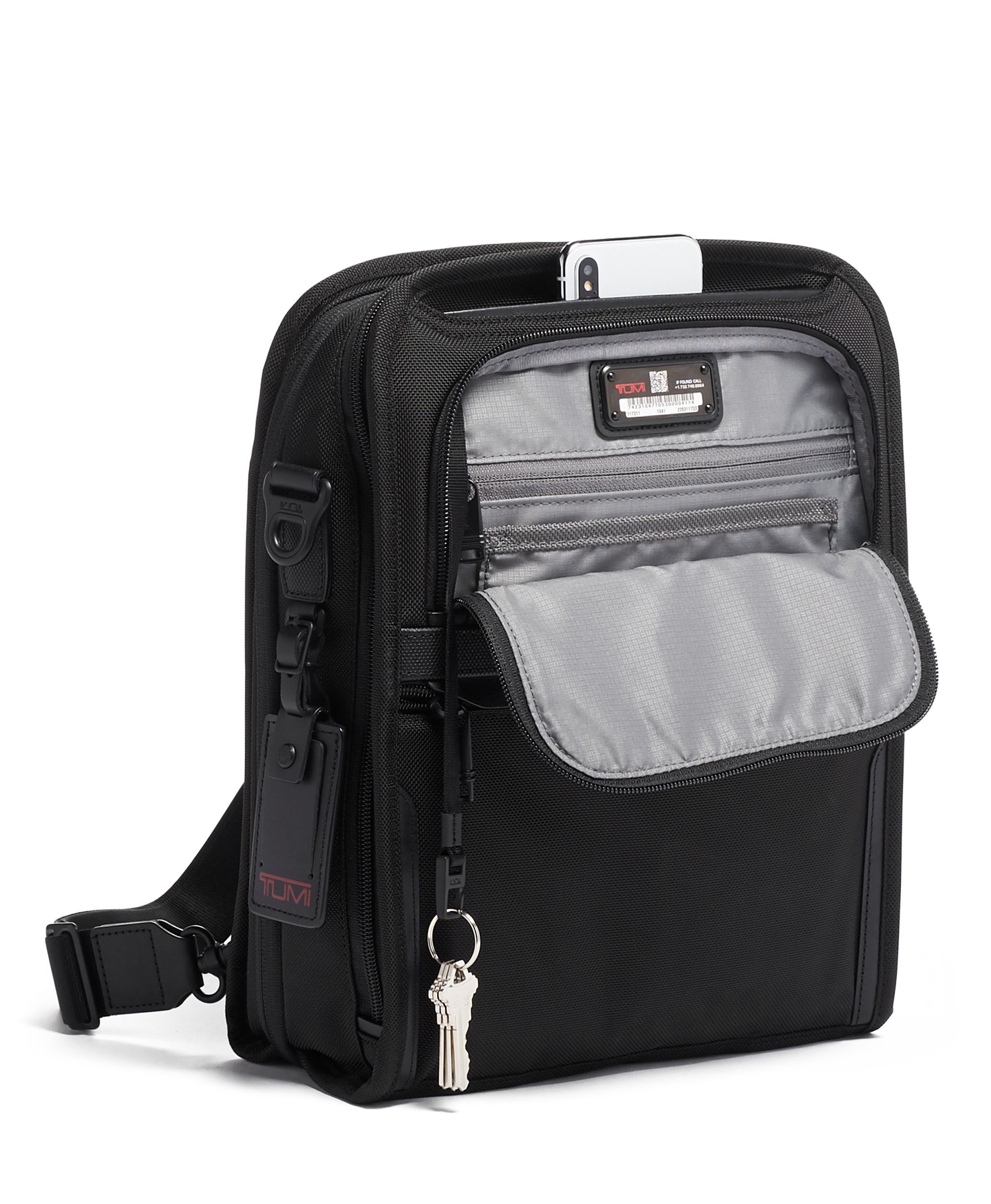 tumi travel tote