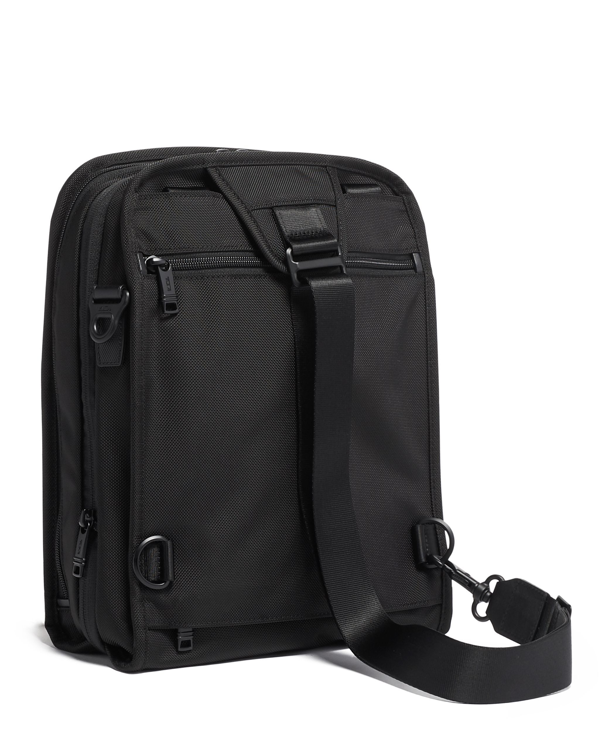 tumi travel tote